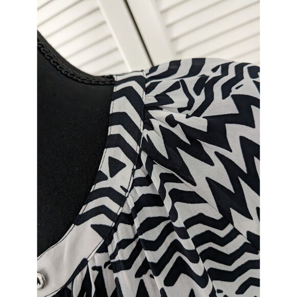 Banana Republic Top Women Sz XS Black White Blouse Geo Chiffon Artsy Chevron NEW - Picture 10 of 14